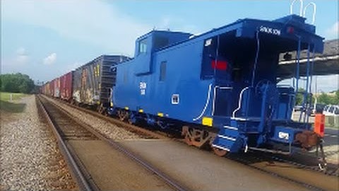 [MUST SEE] [CSX] 5231 Leads Q438-10 With A Nicely Painted Caboose In Fayetteville NC