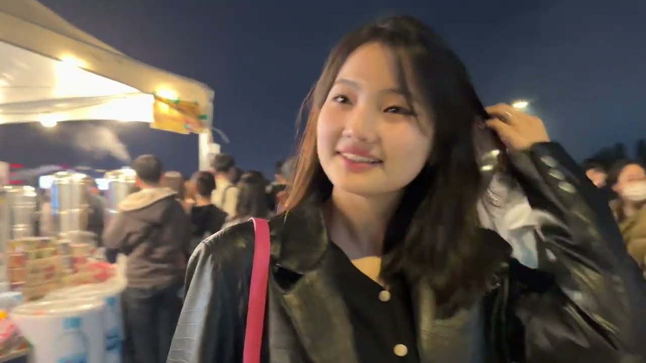 [4K seoul world fireworks festival with 1 million people pedestrians , amazing fireworks festival