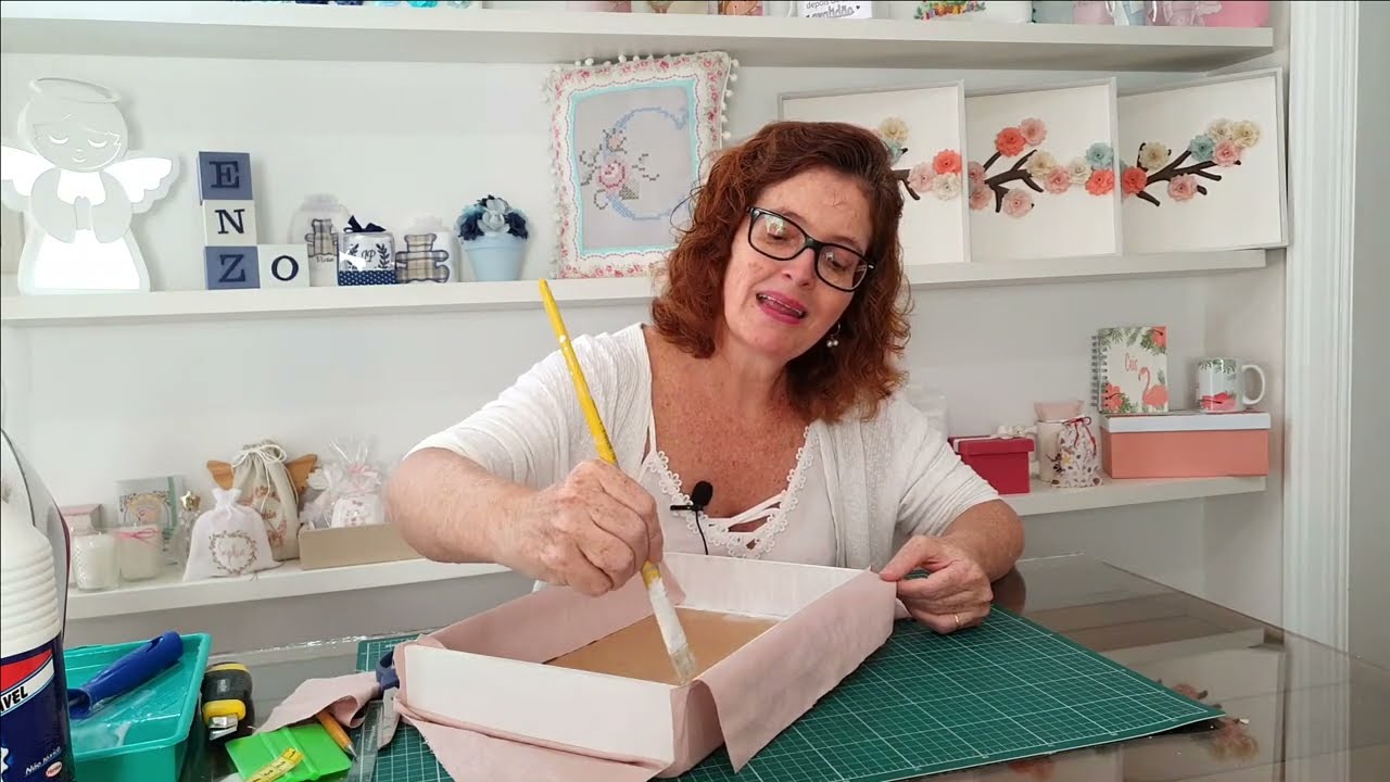 Aula 58 - Bandeja com forração francesa e bordado.