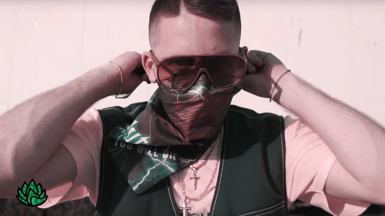 Watch O'Tsunami - E' Sfunnamm' (Prod. LOWA) on YouTube Watch O'Tsunami - E' Sfunnamm' (Prod. LOWA) on YouTube