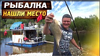 картинка: Рыбалка ШОК. Сплав по Бии на плоту из бочек. Перепутали село. А что если это Альфа-банк?