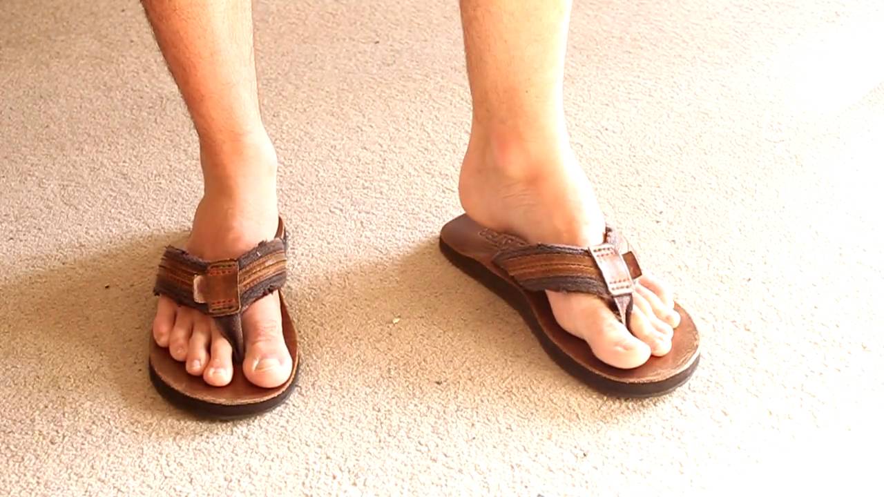 hollister leather flip flops