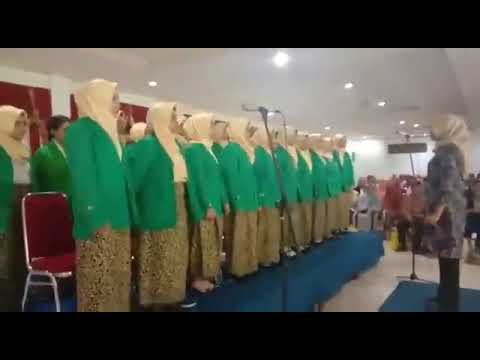 Melatih Padus dan Dirijen Lagu MARS UIC JAKARTA