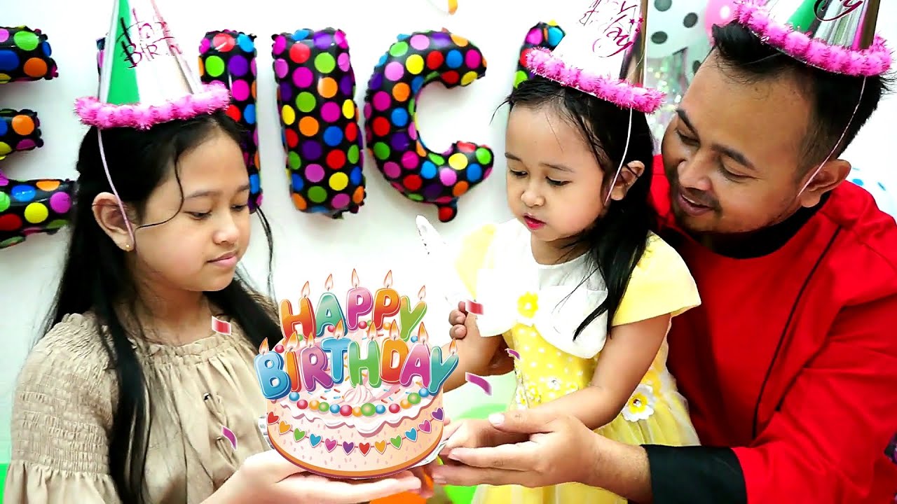 Namira bermain membuka mainan anak Kue Ulang Tahun Yang Lucu - Unboxing Happy Birthday Cake Toys