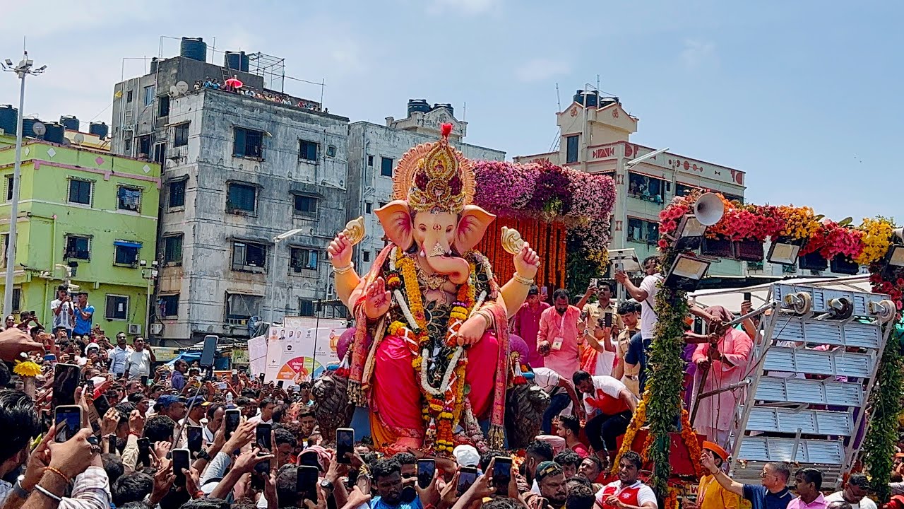 Andheri Cha Raja Visarjan At Versova Beach 2025 | Start To End | Mumbai Ganpati Visarjan 2025