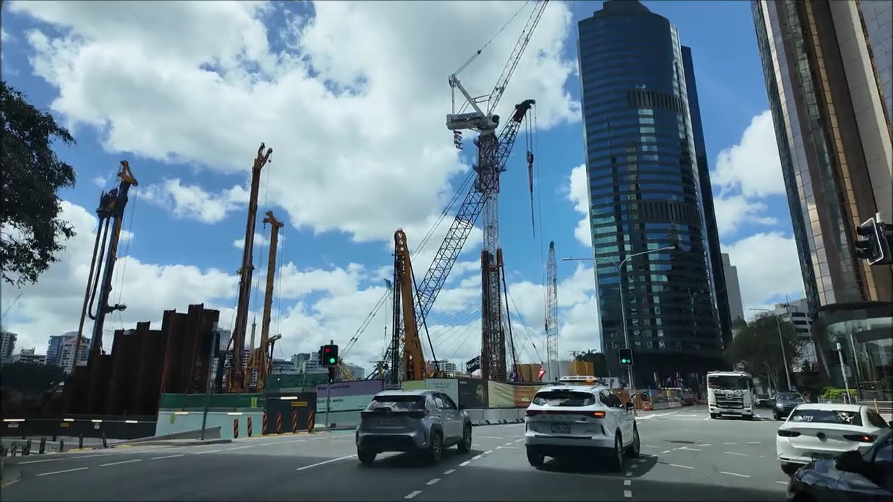 Brisbane 2024 | Driving around Brisbane CBD, dashboard view