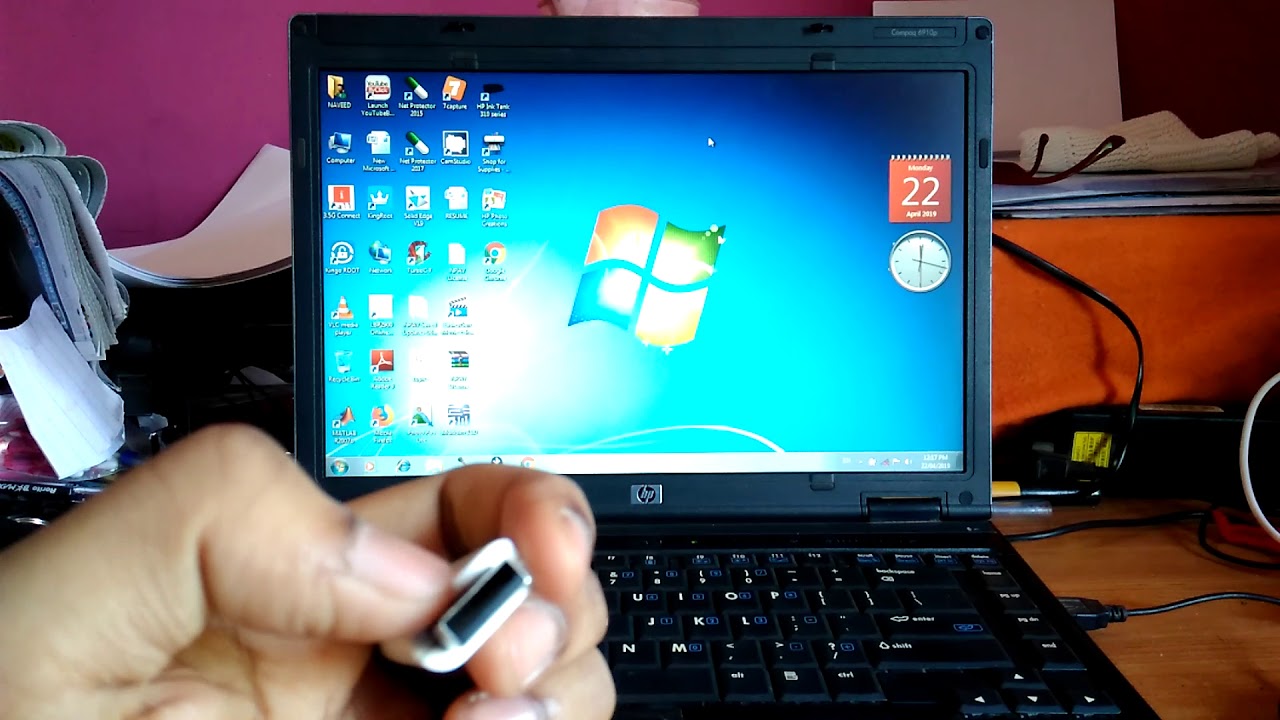 how to use pendrive in laptop