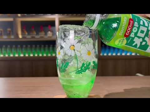 クリームソーダの作り方（サントリーPOPメロン×明治エッセルスーパーカップ）