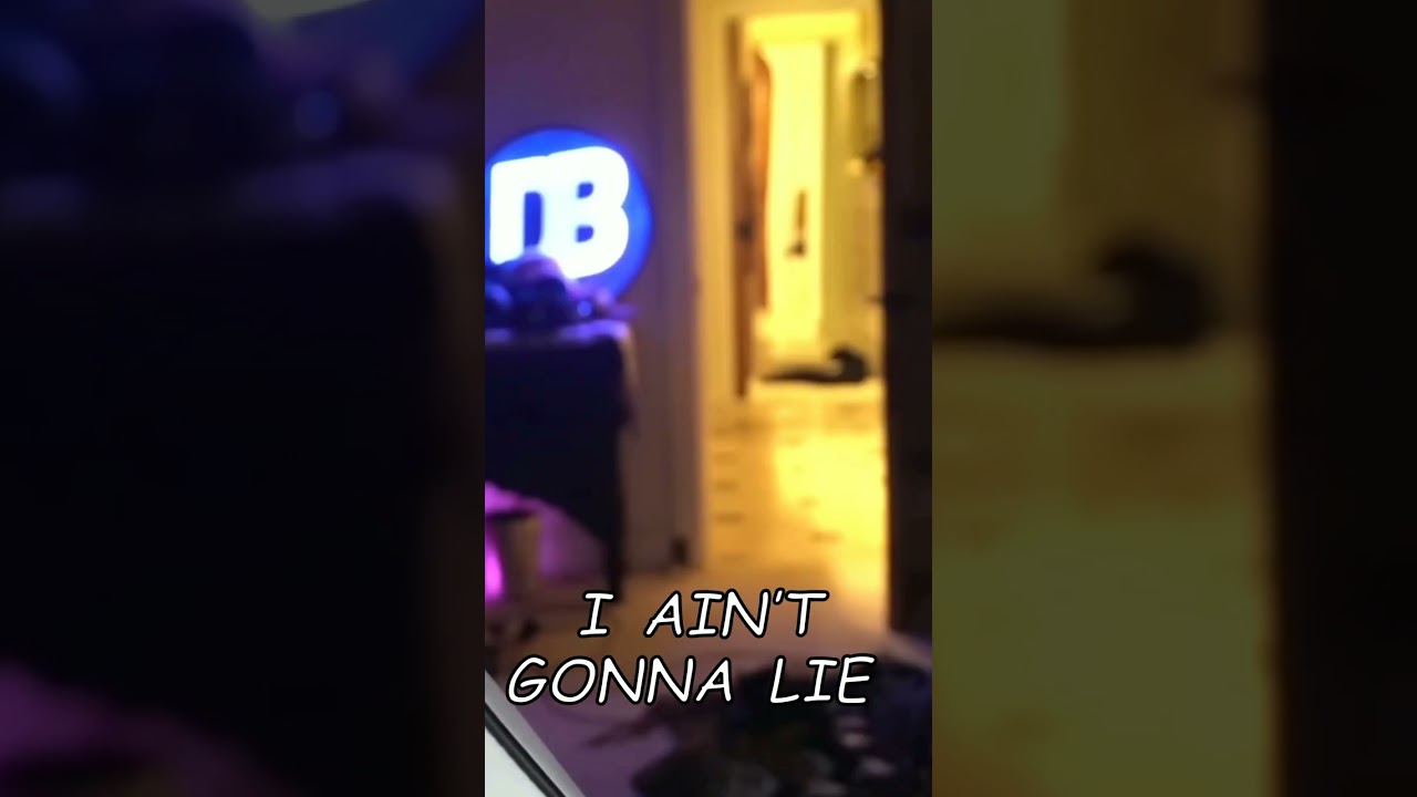 Duke Dennis's pulls out GUN on LIVESTREAM