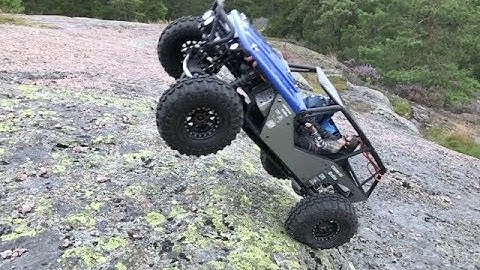 Brushless Axial Wraith Slowmo Rock Bouncing & Bashing