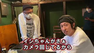キングコング2人が婚姻届にサイン