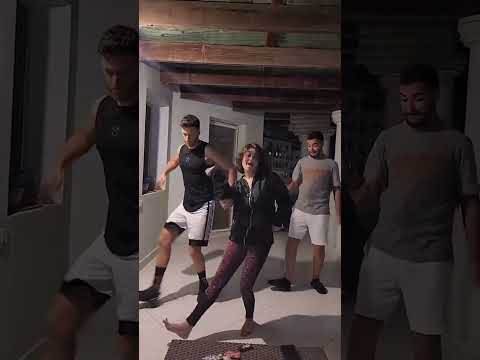 أنا و ولاد أخواتي