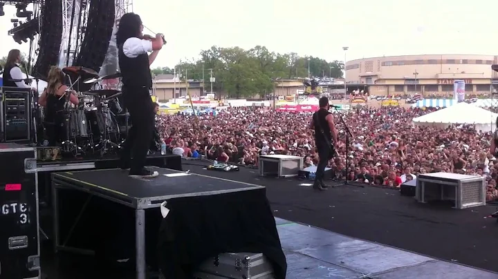 Skillet's Jonathan Chu rocking out the violin in R...