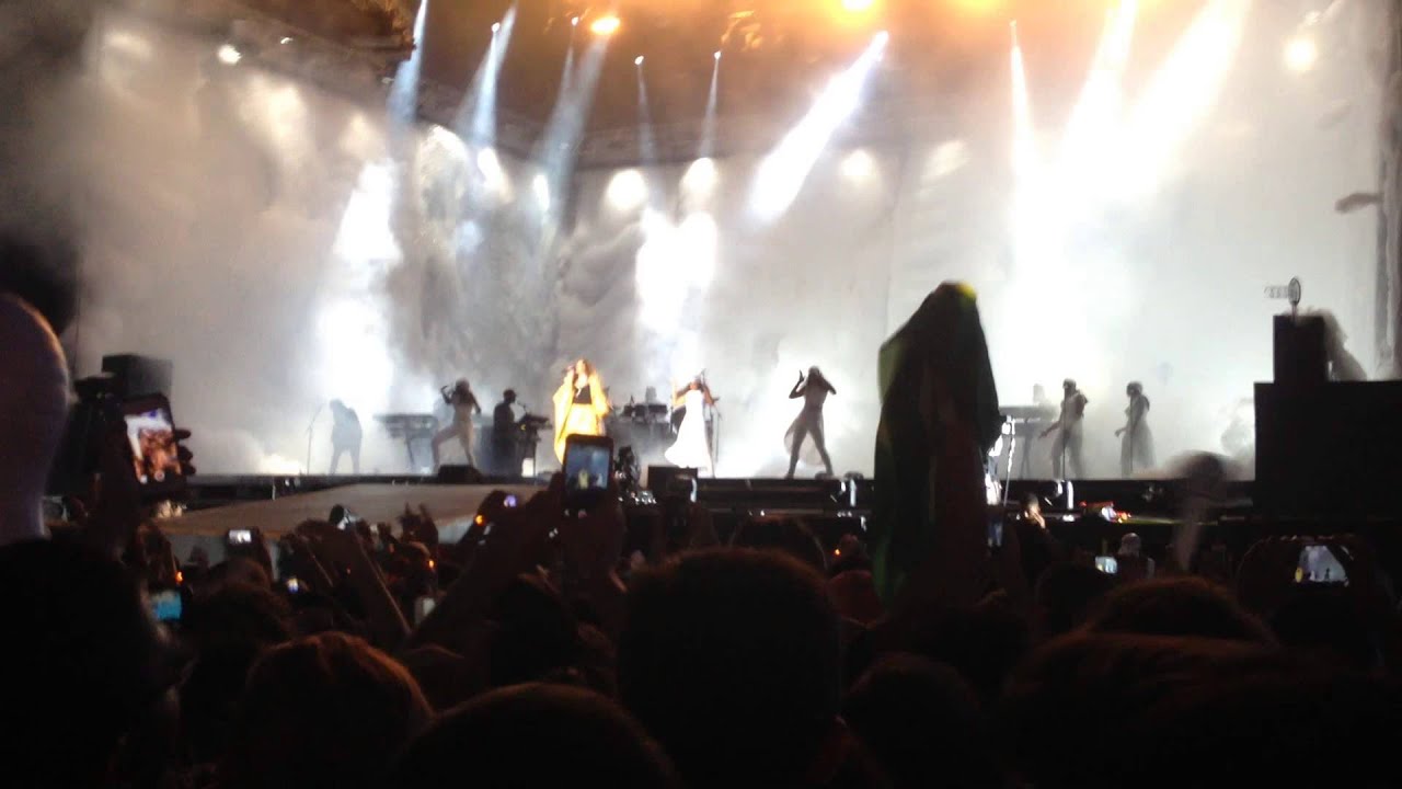 Bitch Better Have My Money Rock in Rio 2015 - Rihanna Front Stage - YouTube