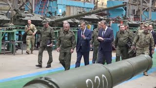 Шойгу осмотрел предприятия Омской области, включая производство танков Т-80БВМ и ТОС-1А «Солнцепек»