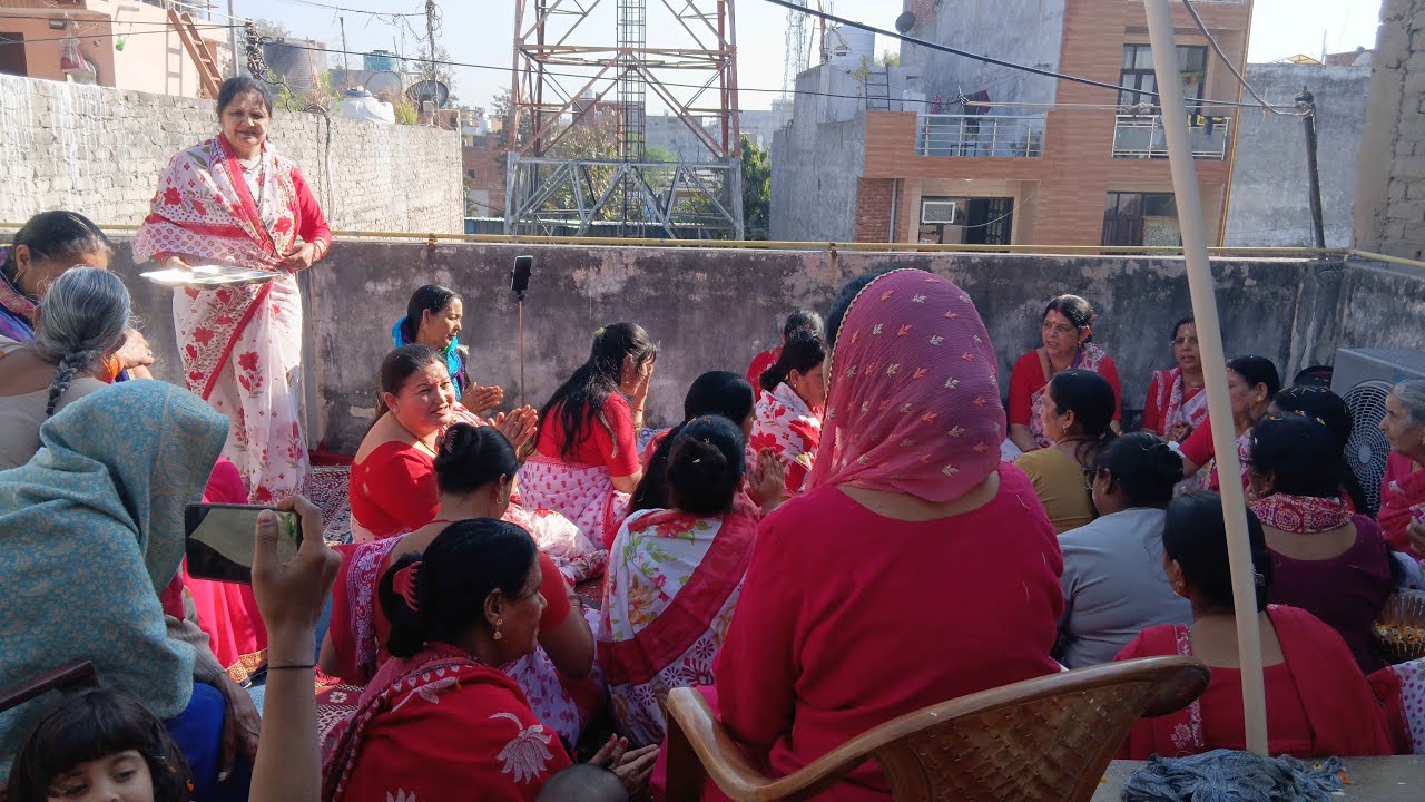 आप सभी का स्वागत है 🙏 बीना कांडपाल जी के घर  होली में