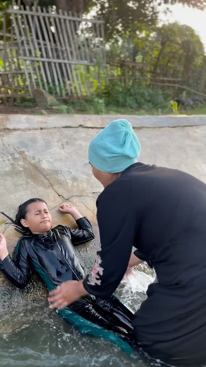 Alisha Gak Bisa Berenang