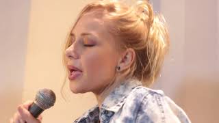 Do I Wanna Know? Arctic Monkeys Acoustic Cover Henrietta Giese