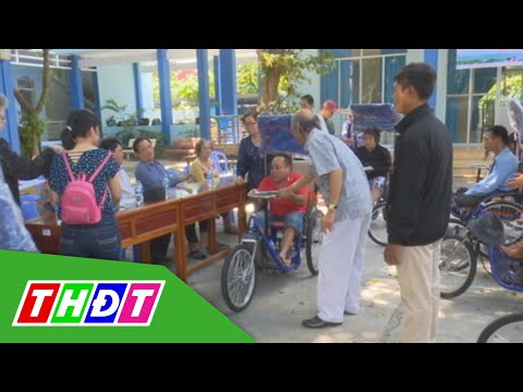 Video Đồng Tháp: Tặng xe lắc cho người khuyết tật | THDT - youtube