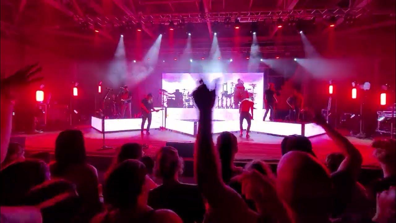 Dirty Heads perform "Rage" (live) at Festival Park Let's get it