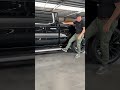 Deze GMC Sierra Denali heeft een elektronische sidestep 😱