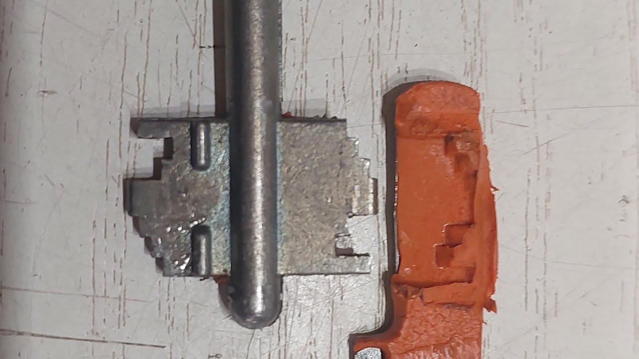 Не оставляйте ключ в замке!