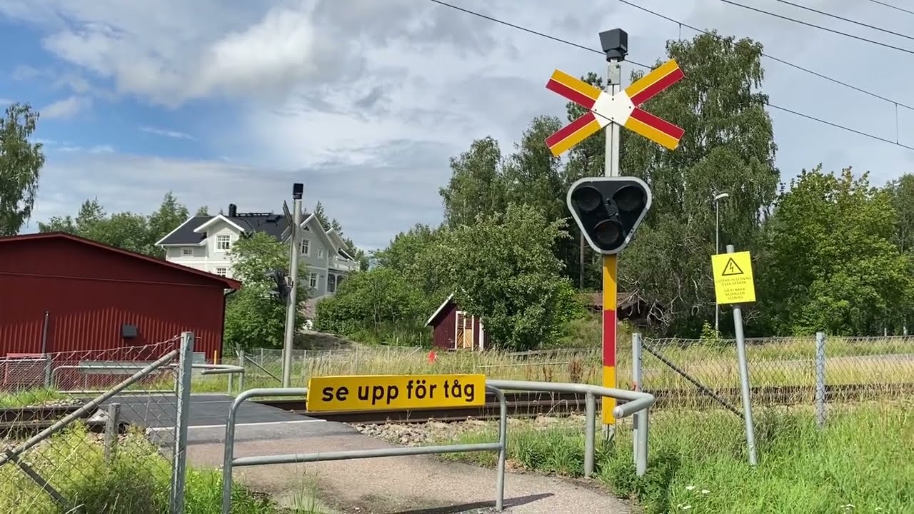 Järnvägsövergång Bälgvikens reningsverk / Swedish pedestrian railroad crossing