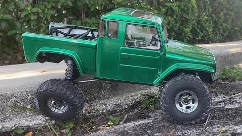 Vanquish VS410 Pheonix 1st run mud, water and crawling test. 4x4 1/10 rock crawler