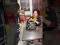 Cô Thúy Nga ghé quán ăn, gởi lì xì cho các nhân viên quán