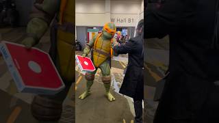 How dare you NOT fist bump #Michaelangelo?! 😂 #Megacon #MegaconOrlando
