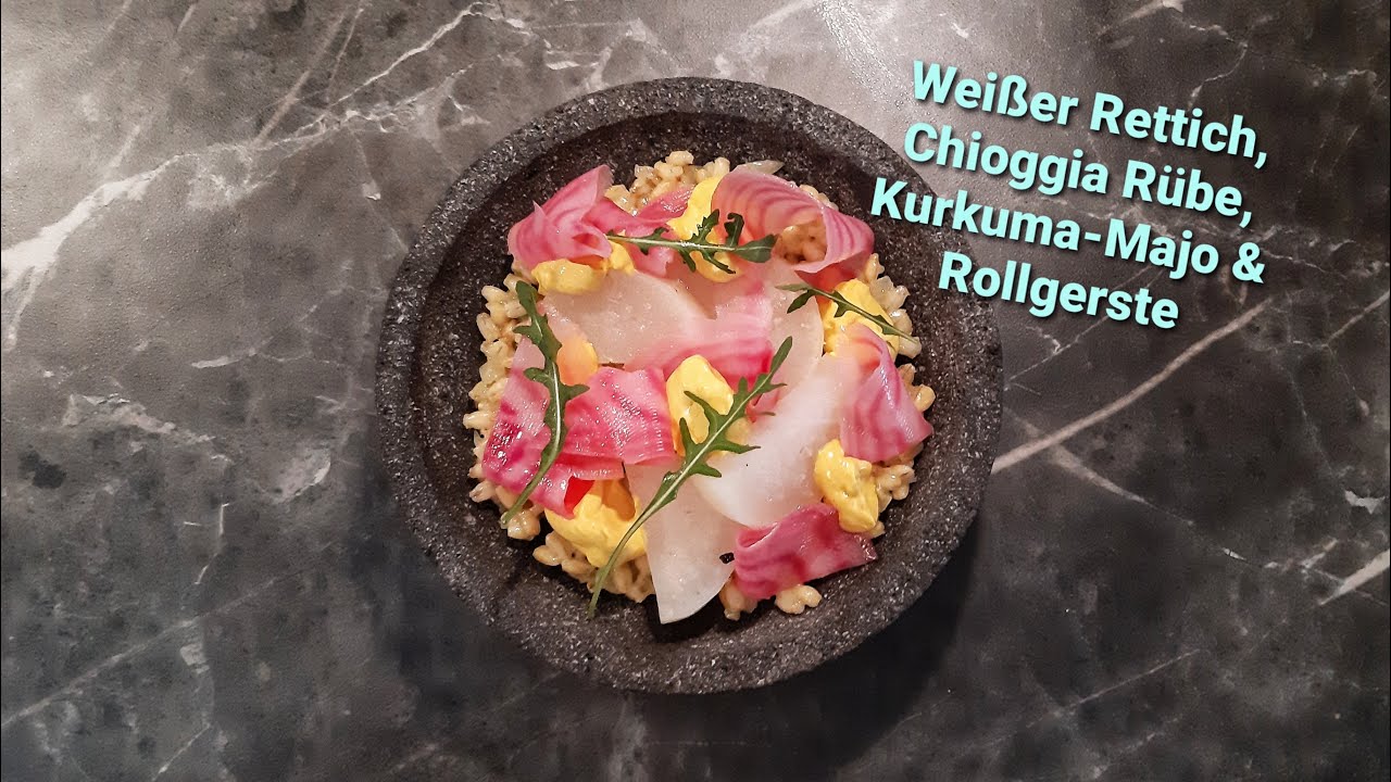 Herrlich geschmorter Weißer Rettich mit Chioggia Rübe, Kurkuma Majo und Rollgerste (vegan)