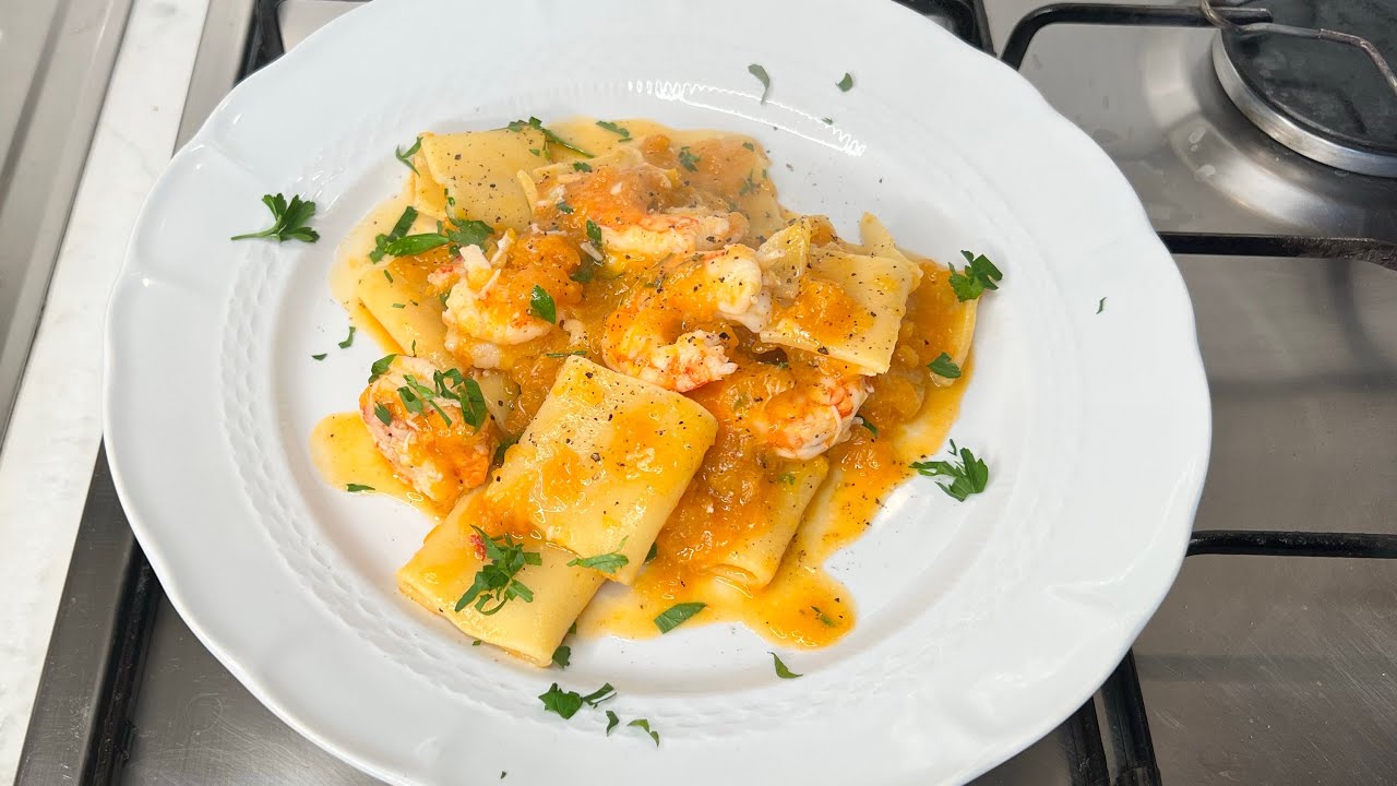 PACCHERI CREMOSI CON ZUCCA E GAMBERI 🍤 CREAMY PUMPKIN AND SHRIMP PACKERS Italian food official 2023