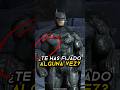 ¿Qué le pasa al BRAZO DERECHO de BATMAN? 💪 #batman #batmanarkham #curiosidades #gaming #vandal