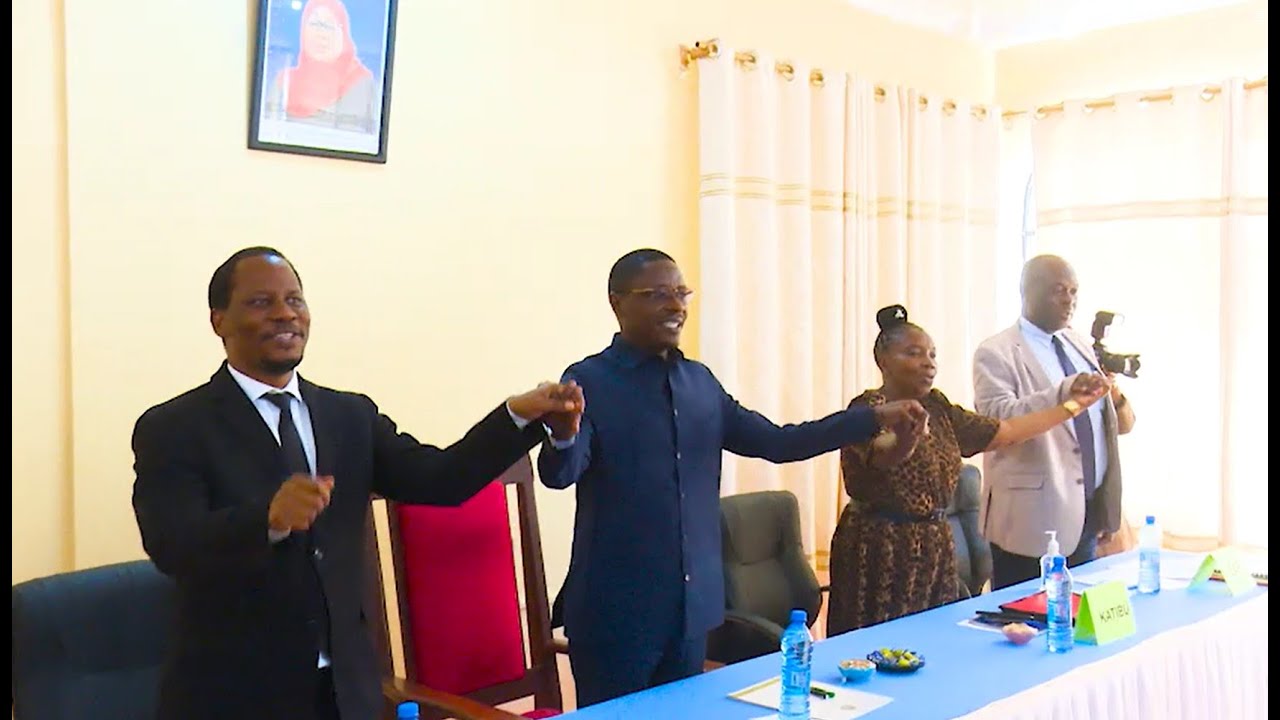 Министр д-р Ньянсахо открыл заседание Совета сотрудников Министерства обороны и Джамму и Кашмира.