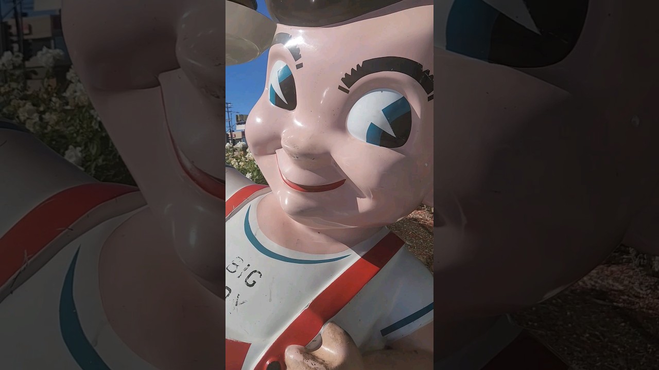 Bob's big boy statue 