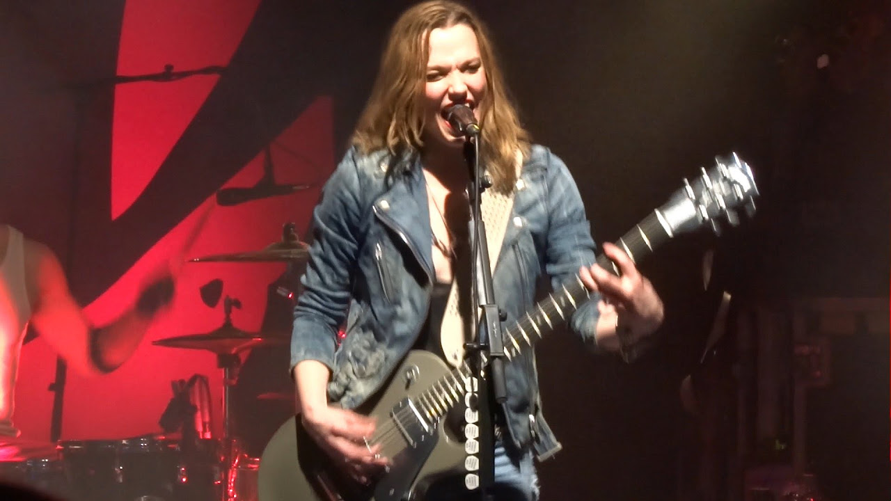 Halestorm -LIVE- "I Like It Heavy" @Berlin March 25, 2015