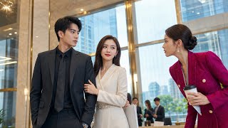 Penniless heiress forced to kneel for fake heiress, but after 5 years she returns and splashes Guide