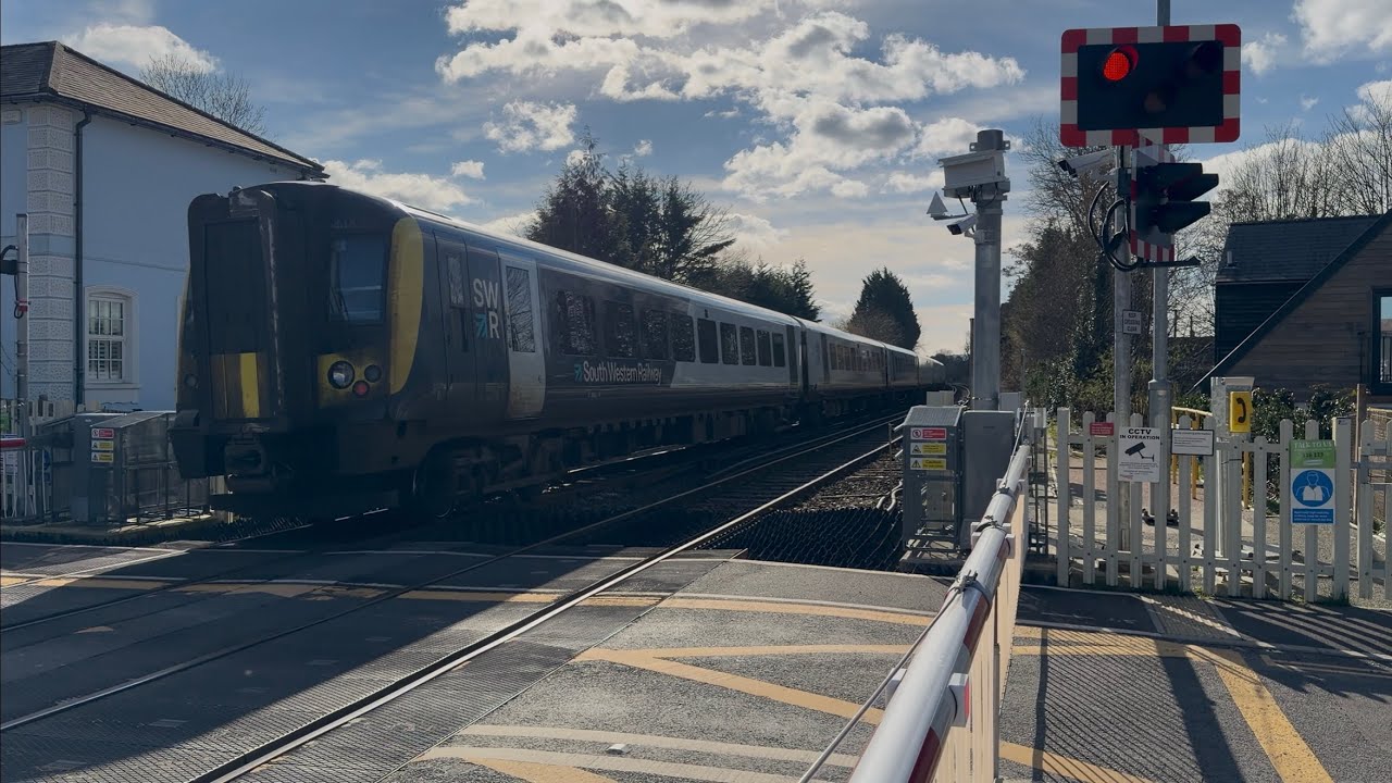 Liss Station Level Crossing (Hampshire) Saturday 14.02.2026 
