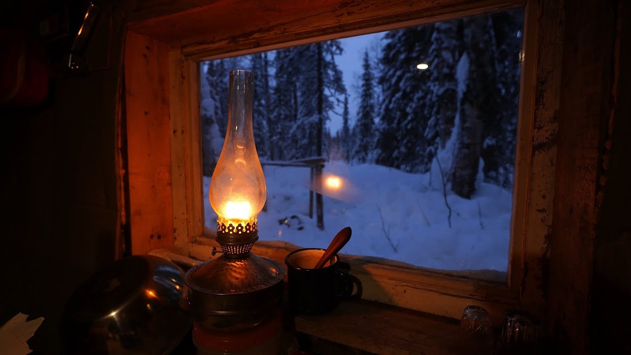 Живу один в избушке. Крупная плотва. Уха на костре. Дикая рыбалка.