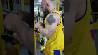 Гормон роста на сушку #бодибилдинг #качалка #бицепс #какнакачаться #стараяшкола #bodybuilding
