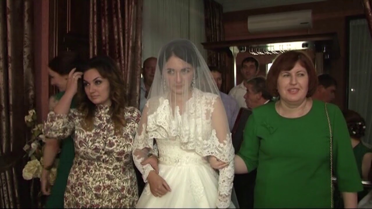 Очень красивый свадебный обычай 