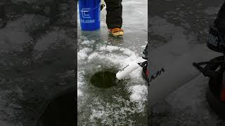 pesca en lago congelado increible , ICEFISHING chicago , shorts 2024