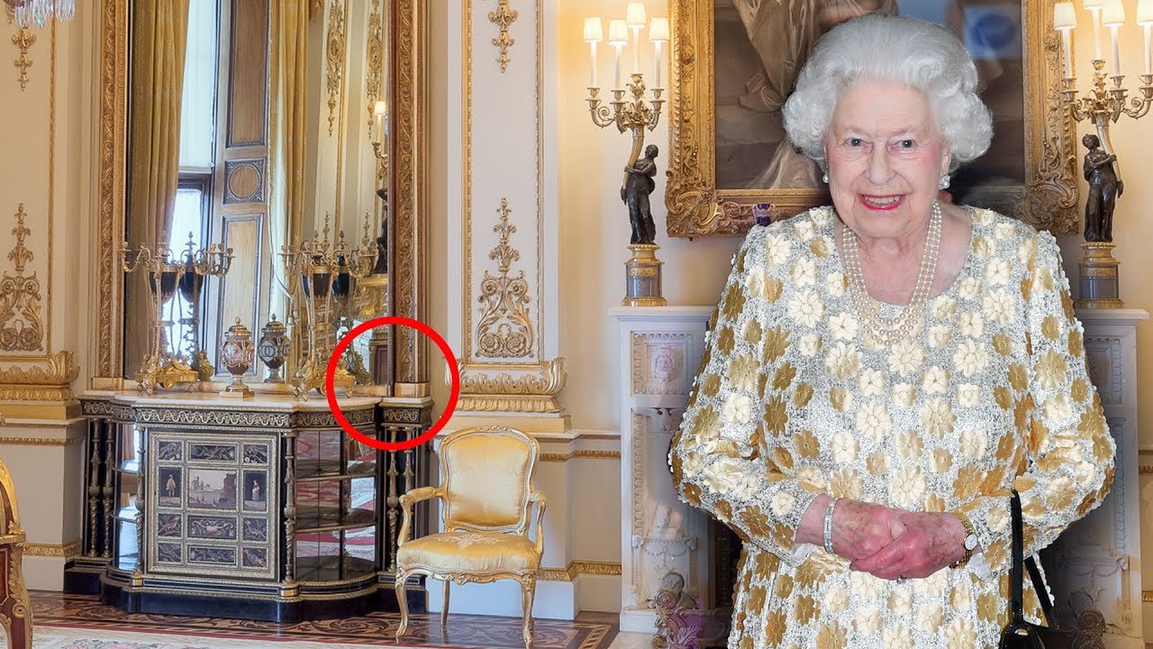 The Queen S Secret Door At The White Drawing Room In Buckingham Palace Revealed