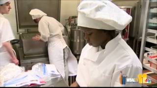 Culinary students learn tricks of trade from pro chefs