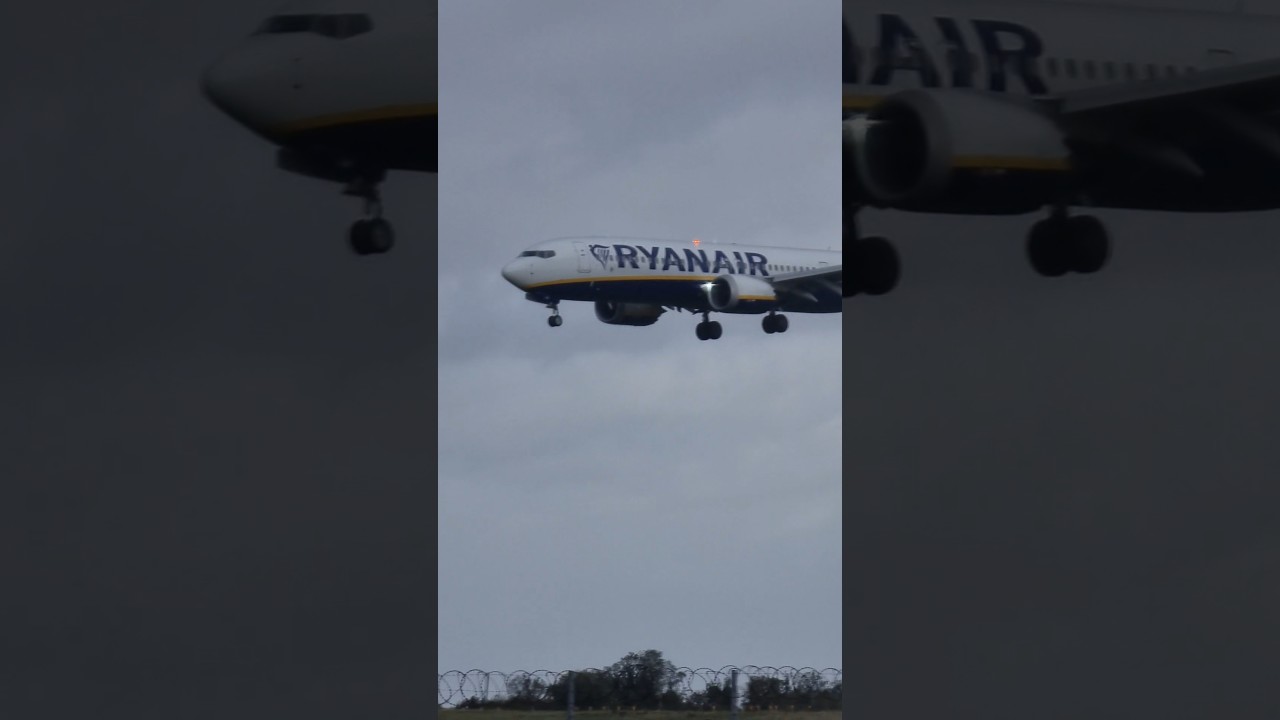 Ryanair Boeing 737 max landing into bristol airport 