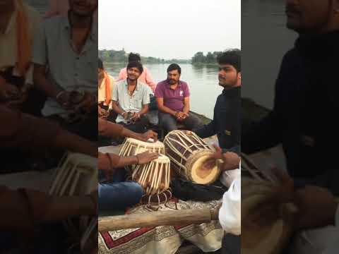 वाजवितो कान्हा मुरली
