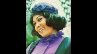 Menikmati lagu jadul Ellya Khadam berjudul TERMENUNG