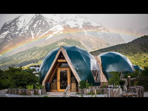 Video: Eco-resort Gjord Av Trä Och Skiffer
