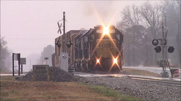 CSX GP38-2/Slug/GP40-2 with the Hammer Down Notch 8 Horn Salutes under heavy rains