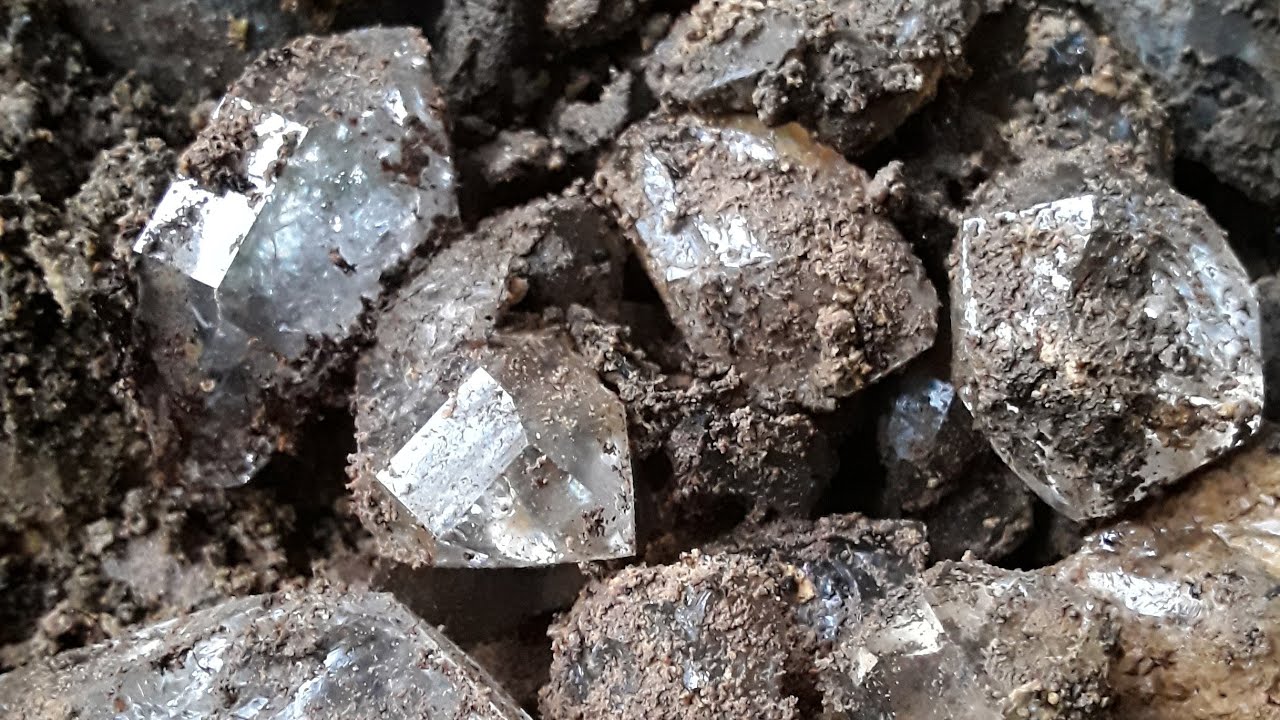 Gemmy Herkimer Diamond Pocket Clean Out - YouTube